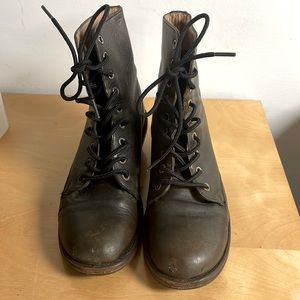 John Fluevog combat boots size 8 ( fits like a 7)